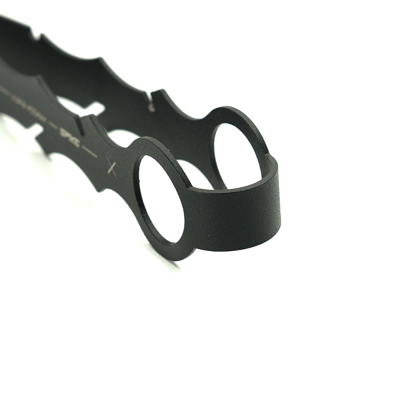 ALPHA TONGS Spike